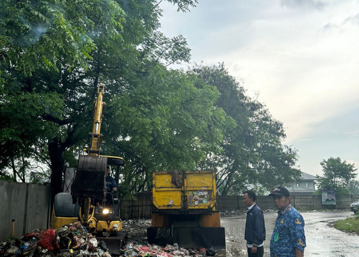 UPT 2 Balaraja Giat Pembersihan Sampah Berserakan Sepanjang Jalan Baru Arah Pasar Sentiong