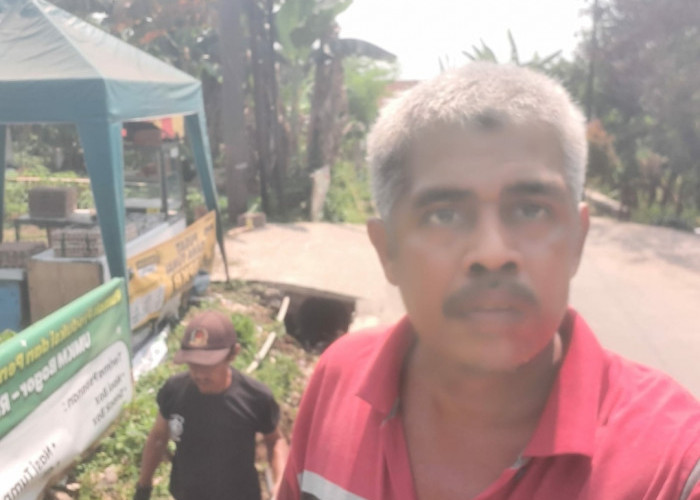 Keteladanan Pak RT Soleh, Menyapu Jalan Sendiri, Menyentuh Hati Warga Pendatang di Ciomas