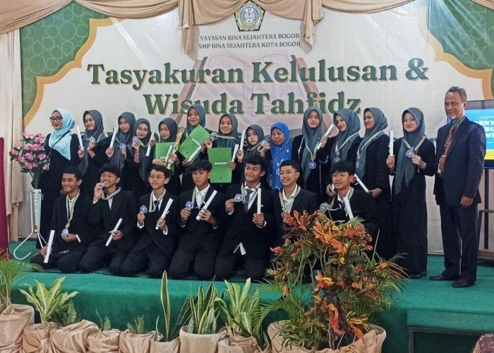 SMP ITQ Bina Sejahtera Kota Bogor Luluskan 18 Siswa Tahfidz Qur'an Angkatan 1 Tahun Ajaran 2024/2025