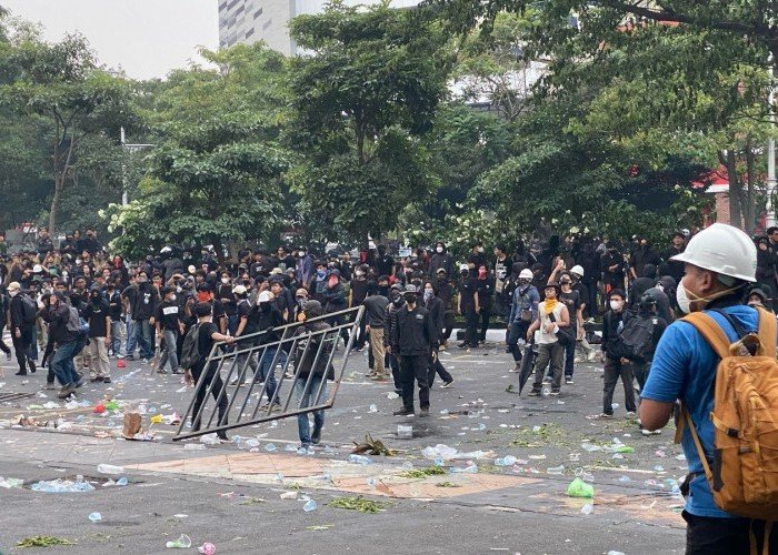 Lindungi Buruh dari Aksi Anarkis, Polisi Bubarkan Kelompok Anarko yang Ganggu Aksi Damai Mayday