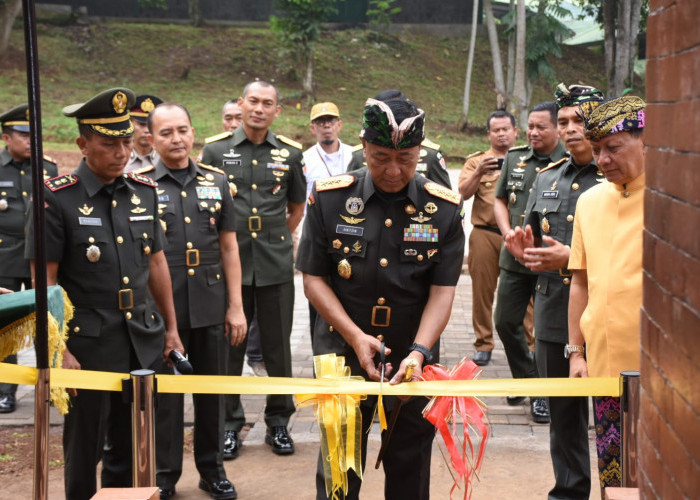 Danpussenif Resmikan Pura Lokha Wira Widya