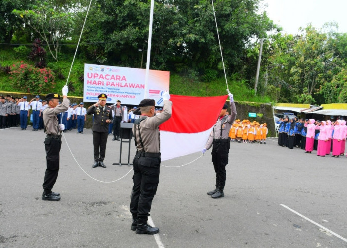 Polres Karanganyar Gelar Upacara Hari Pahlawan dan Syukuran Gelar Pahlawan  Nasional Kepada Jenderal Soeharto