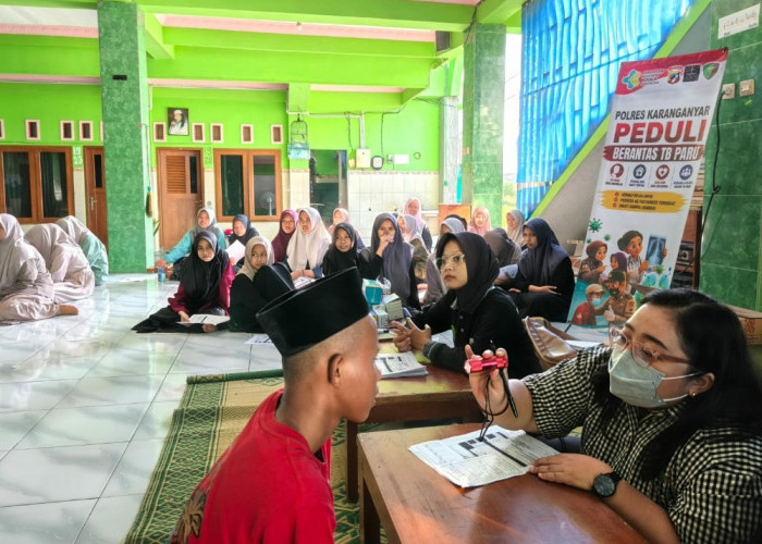 Sambut Hari Bhayangkara ke-80, Polres Karanganyar Gelar Bakti Kesehatan Gratis di Ponpes Ilyas