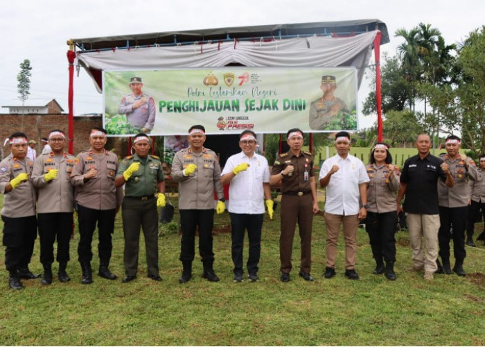 Wakapolrestabes Medan Bersama Forkopimda Tanam Pohon di Simalingkar