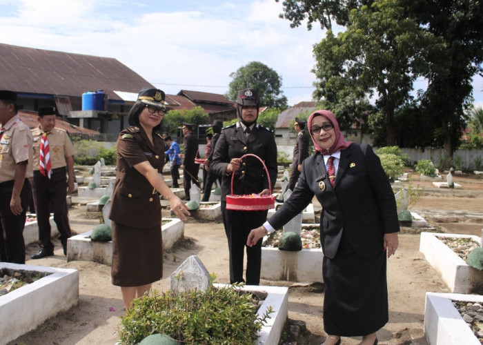 Peringati Hari Pahlawan, Pemkab Labuhanbatu Gelar Upacara dan Ziarah ke Makam Pahlawan