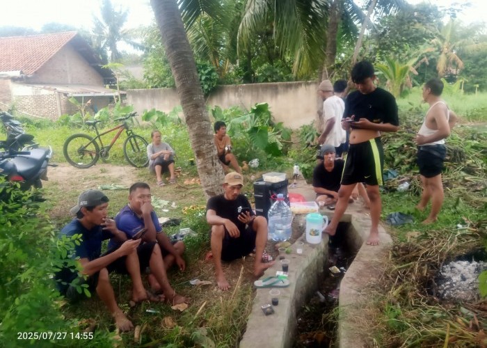 Jelang HUT RI ke-80, FKPT Tunjukkan Semangat Kebersamaan Lewat Aksi Bersih-bersih Empang untuk Lomba Mancing