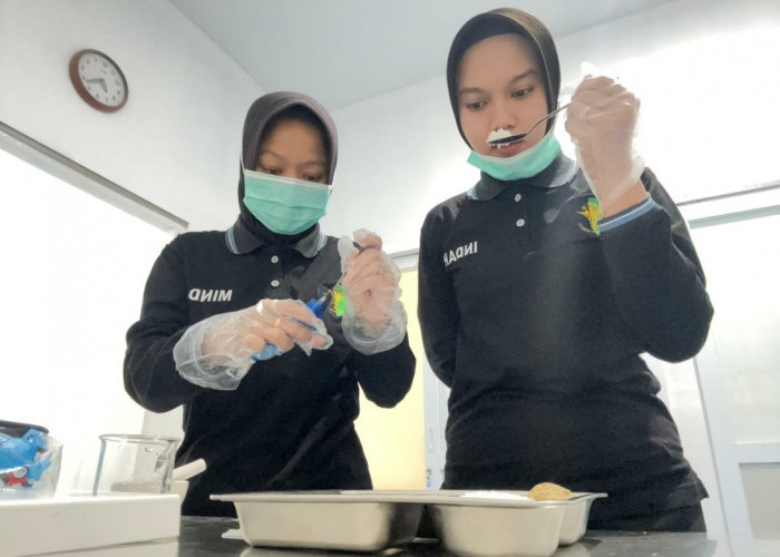 Polres Karanganyar Pastikan Keamanan Menu Santap di SPPG YKB Lewat Pemeriksaan Food Safety Pagi Hari