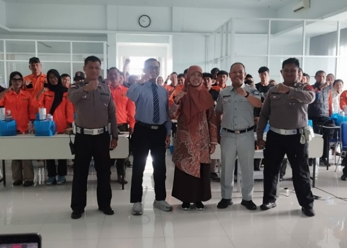 Satlantas Polres Karanganyar Bekali Relawan Driver Ambulans Penanganan Awal Laka Lantas