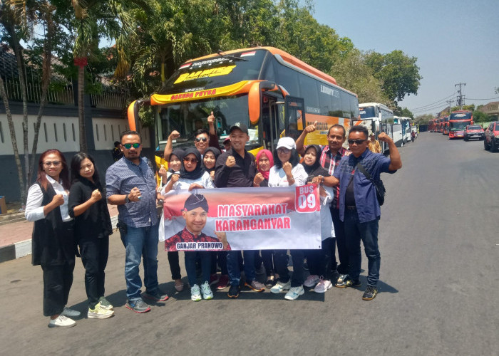 Ribuan Warga Karanganyar Berangkat ke Semarang Untuk Manguntapkan Purna Tugas Ganjar Pranowo