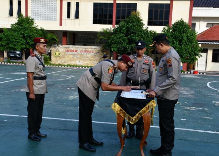 Upacara Sertijab Kasat Reskrim Polres Karanganyar, Kapolres Tekankan Profesionalisme dan Pengabdian