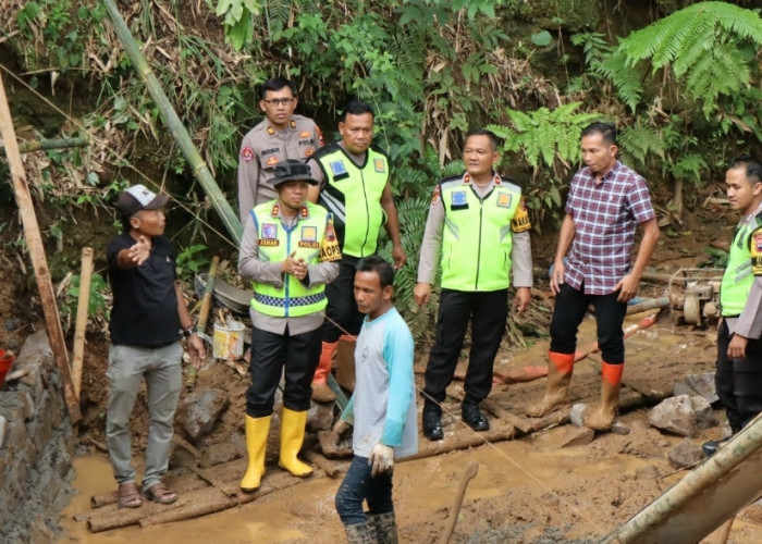 Harapan Baru Warga Tohkuning, Kapolres Letakkan Batu Pertama Pembangunan Jembatan Claket