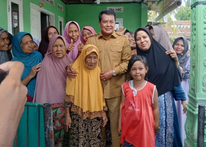 Bupati Tangerang Takziah ke Rumah Duka Korban Kecelakaan Maut di Sumur Bandung, Jayanti