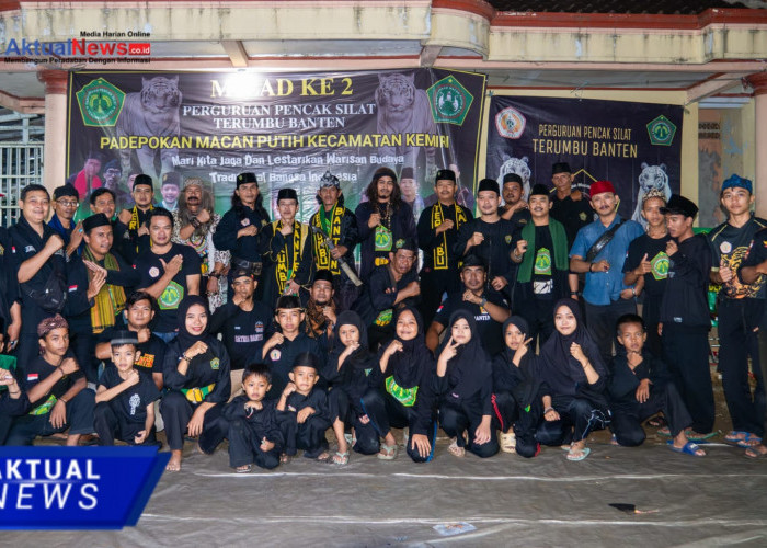 Potong Tumpeng dan Debus Banten Tandai Hari Milad Ke 2 Tahun PPSTB, Padepokan Macan Putih Kemiri