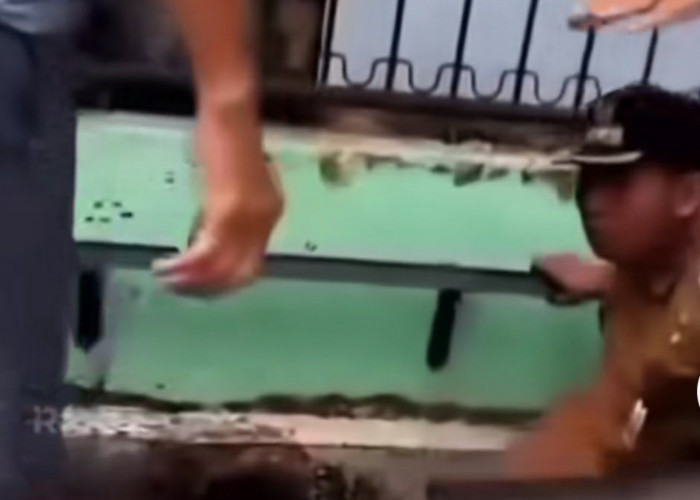 Viral! Lurah di Medan Terjungkal ke Parit Usai Didorong Warga Saat Tertibkan Polisi Tidur