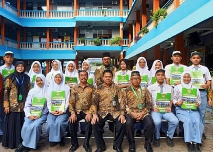 Mantap!!16 Siswa Berprestasi Peroleh Beasiswa di Medan