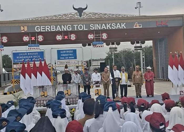 Presiden Jokowi Resmikan Tol Sinaksak, Tarif Gratis Selama 14 Hari