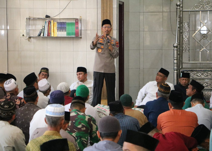 Wakapolda Sumut Brigjen Pol Drs. Jawari, S.H., M.H., melaksanakan Jumat Berkah di Masjid Ihktibar. Jumat (8/9/2023)