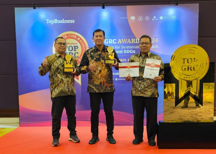 PT BPR Bank Daerah Karanganyar Raih Top GRC Awards 2024