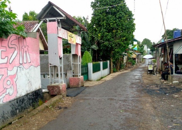 Pembangunan Infrastruktur Desa Ciharang Tahun 2025 Dimulai, Fokus Perbaikan Jalan Lingkungan dan Prasarana