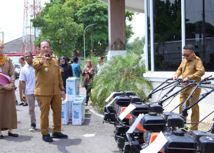 Pemkab Karanganyar Dorong Petani Milenial, Salurkan Drone Pertanian