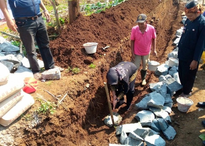 Pemdes Tegalwaru Luncurkan Program Bantuan Keuangan Infrastruktur Desa, Tingkatkan Perekonomian Masyarakat