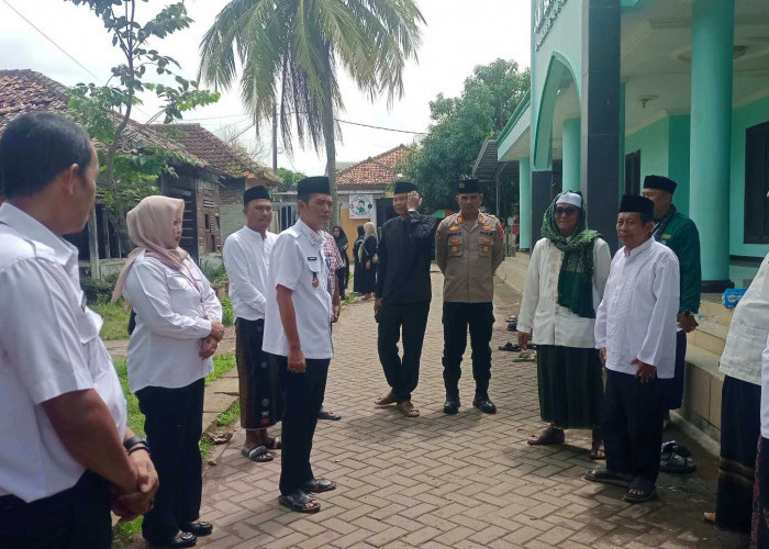 Camat Kemiri dan Jajaran Sampaikan Belasungkawa atas Wafatnya Ketua MUI Kemiri