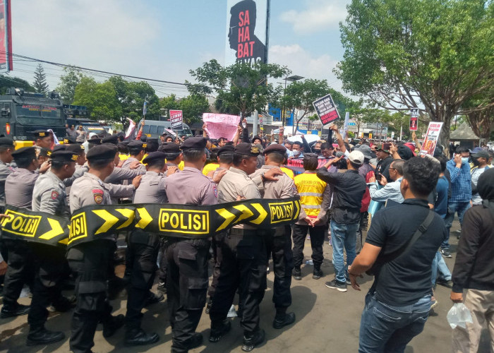 Polres Karanganyar Mengadakan Simulasi Mengatasi Bila Terjadi Kenaikan Ekskalsi Sosial  Pasca Pemilu 