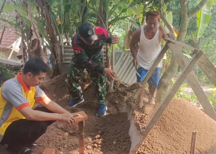TNI dan Warga Bangun Jambanisasi di Cikerei Dalam Program TMMD ke-125 Kodim 0623/Cilegon