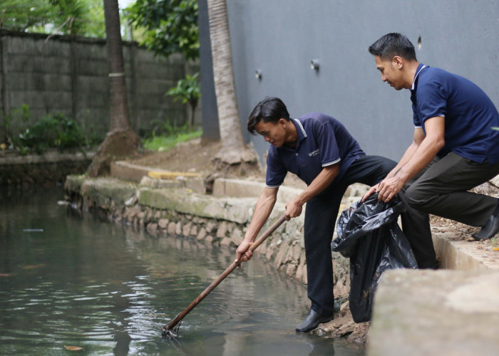 Wyndham Casablanca Jakarta Memperjuangkan Restorasi Lingkungan, Membersihkan Dasar Sungai yang Pernah Tercemar