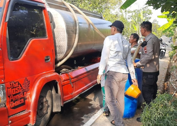 Sambut Hari Jadi Humas Polri ke-75, Polres Karanganyar Hadirkan Bantuan Air Bersih untuk Warga Jumapolo
