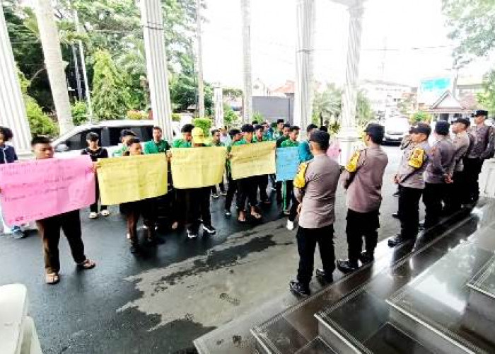 Puluhan Massa Pemuda dan Pelajar Al Washliyah Gelar Aksi, Dorong Wali Kota Siantar Tuntaskan Janji