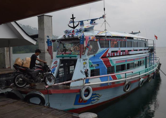 Angin Kencang di Danau Toba, Operasional Kapal Motor di Tigaras Dihentikan