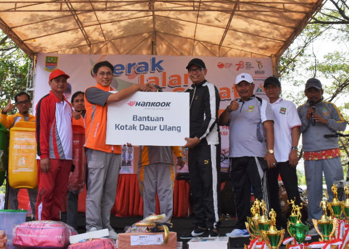 Dukung Pemerintah Daerah, Hankook Tire Donasikan Tong Daur Ulang di Cikarang Pusat