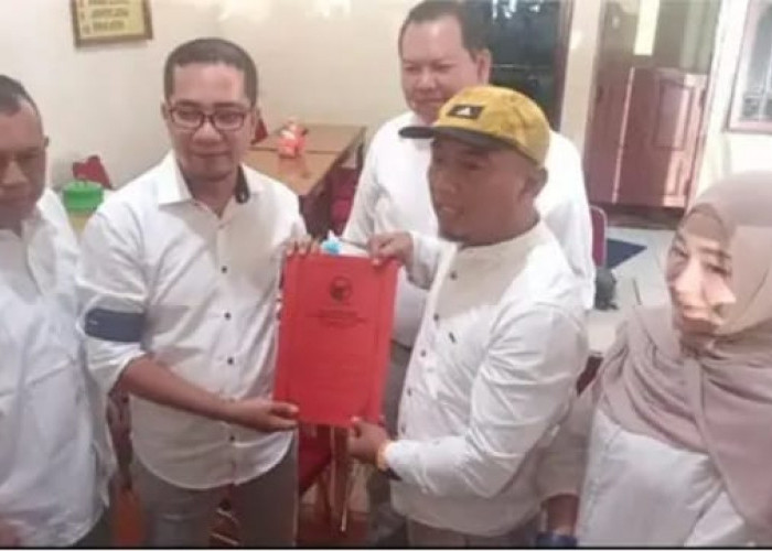 Kader Partai Golkar Aan Shopuanuddin Mendaftarkan Sebagai Balon Wabub Dari Partai PDI Perjuangan