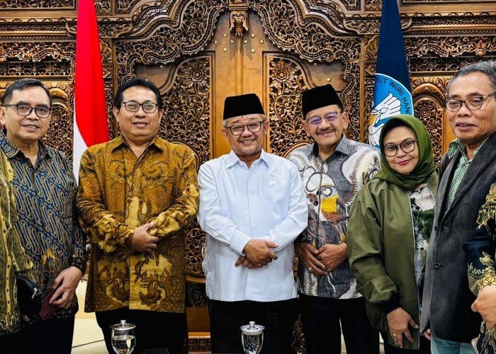 Ketum Firdaus Bersama Pengurus SMSI Pusat Audiensi dengan Mendikdasmen Abdul Mu’ti