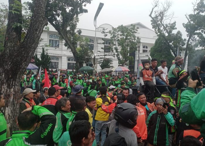 Terkait Ratusan Driver Ojek Online Padati Kantor Gubernur Sumut