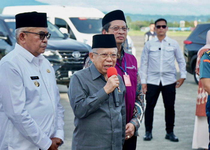 Wapres RI Melepas Kloter Pertama Penerbangan Haji dari Aceh