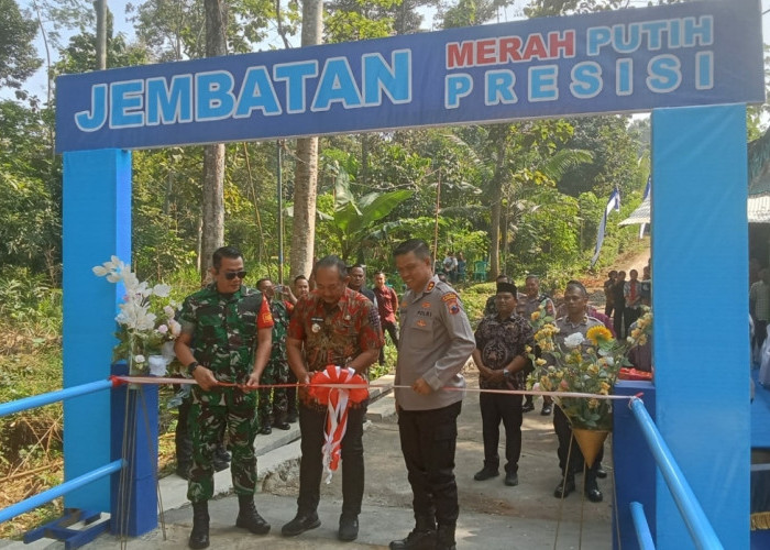 Bupati Karanganyar  Resmikan Jembatan Merah Putih, Ajak Warga Rawat Bersama, Apresiasi Kepada Kapolri