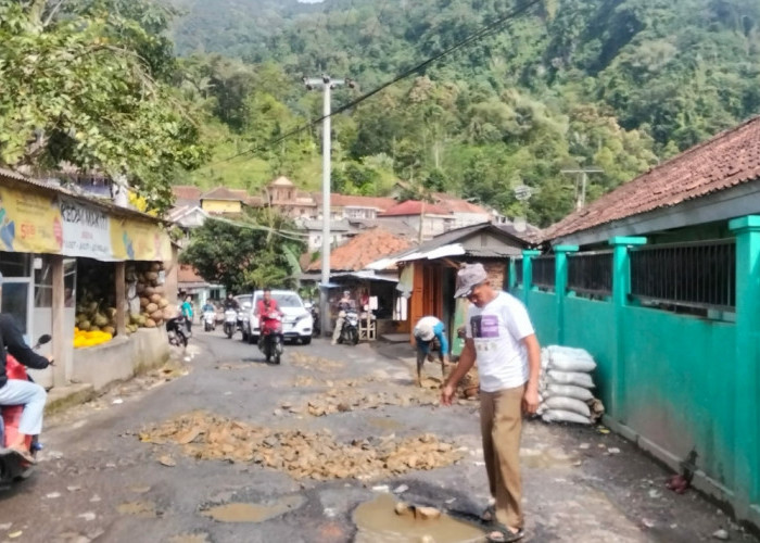 Santunan Yatim dan Perbaikan Jalan, Komitmen CSR PT Aneka Tambang Tbk UBPE Pongkor untuk Warga Sekitar