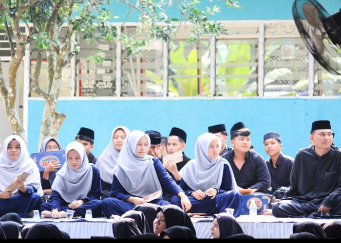 Dua Santri Raih Beasiswa ke Mesir, Wabup Labuhanbatu Hadiri Tabligh Akbar di Ponpes Addinussyarifiah