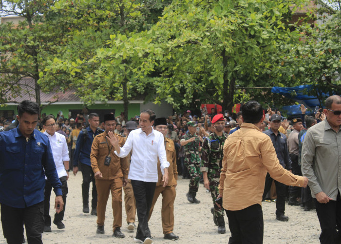 Ribuan Masyarakat Labuhanbatu Antusias Sambut Kedatangan Jokowi