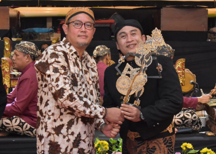 Menyongsong Hari Jadi Karanganyar ke-107 Gelar Wayang Kulit, Dalang Ki Dwijo Kangko dan Ki Cahyo Kuntadi