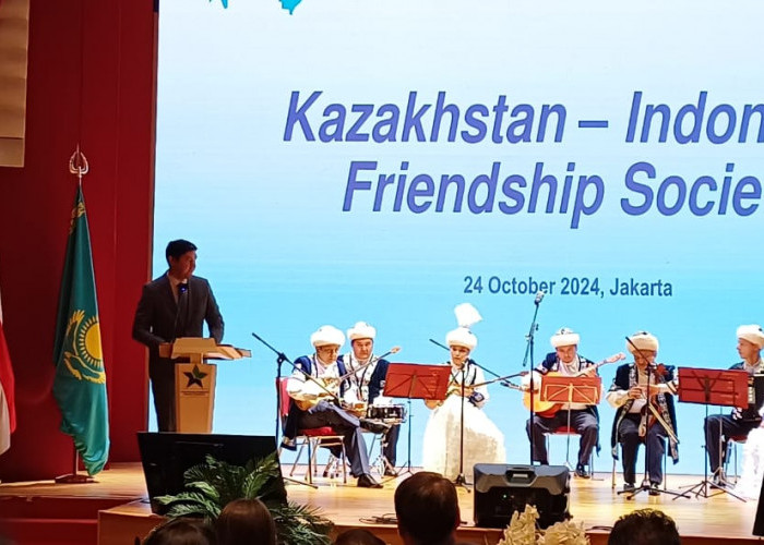 Konser Karaganda Meriahkan Perayaan Hari Republik Kazakhstan Ke 77