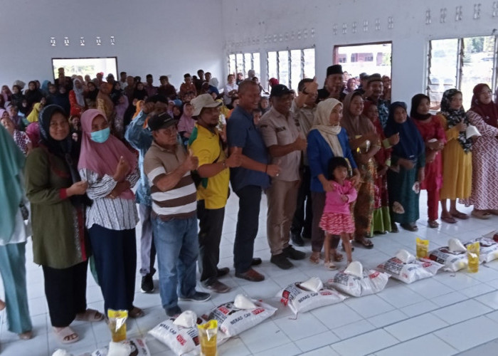 Pemkab Labuhanbatu Serahkan 1.201 Paket Sembako Kepada Korban Banjir di Kecamatan Bilah Hilir