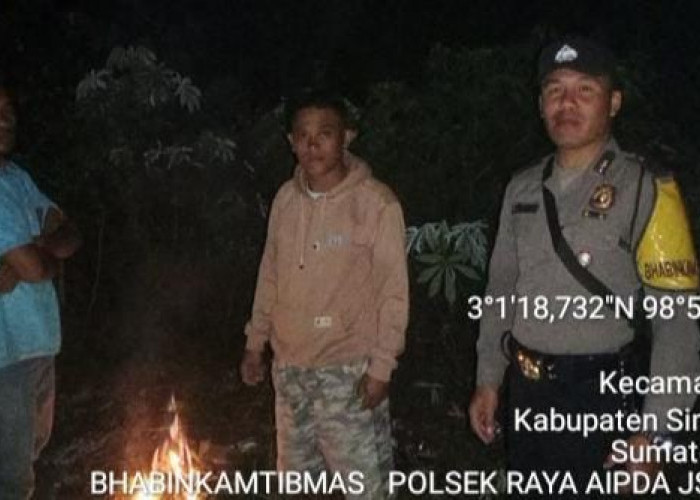 Kapolsek Raya Padamkan Kebakaran Lahan Bersama Warga dan Aplikasi Lancang Kuning