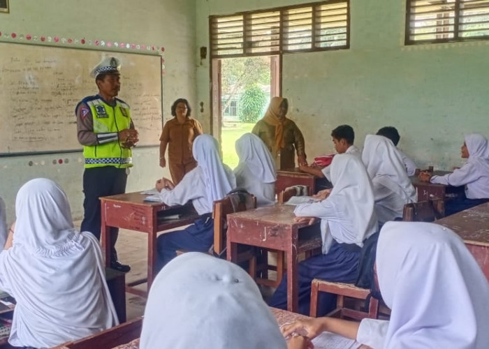 Siswa SMP N 1 Tapian Dolok Terima Penyuluhan Tertib Lalu Lintas dari Sat Lantas Polres Simalungun