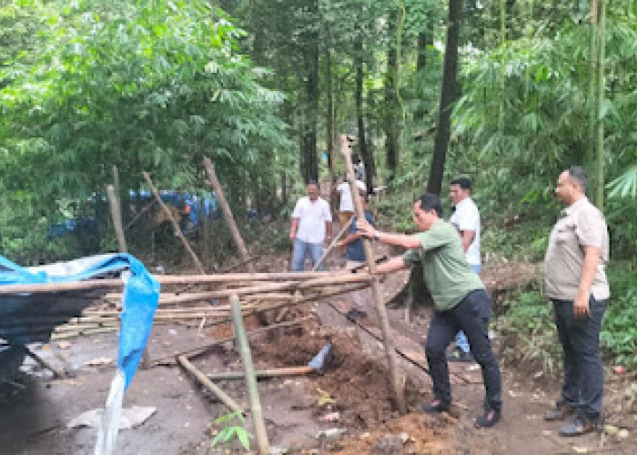 Polda Sumut Bersama Kodam I /BB Bersihkan Gubuk Perjudian dan Narkoba di Sepanjang Jalan Medan Berastagi