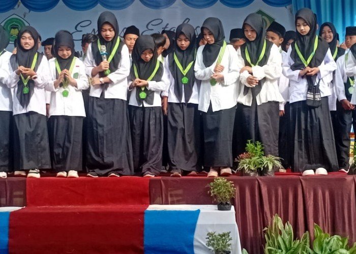 Kemeriahan Acara Kenaikan Kelas dan Perpisahan di MIS Darut Taqwa Desa Situ Udik, Cibungbulang Bogor