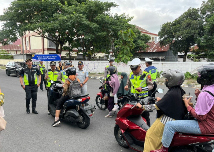 Satlantas Polres Karanganyar Gelar Sosialisasi Pembayaran Pajak Kendaraan Dalam Rangka Ops Zebra Candi 2025