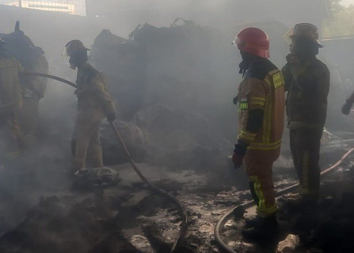  Polsek Campaka Lakukan Olah TKP Kebakaran Gudang di PT. Tekno Taiba